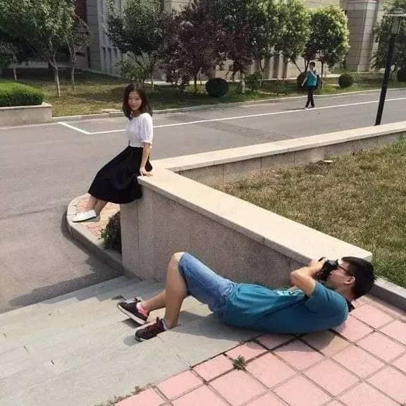 Để được công nhận là thợ chụp ảnh “có tâm” thì thay vì nhắc chị em cười, hãy nhắc hóp bụng bởi với hội chị em kể cả hóp rồi họ vẫn không thấy đủ, đây sẽ là điểm cộng được ghi nhận và sẽ cứu bạn khỏi những tình huống “khó đỡ” về sau.