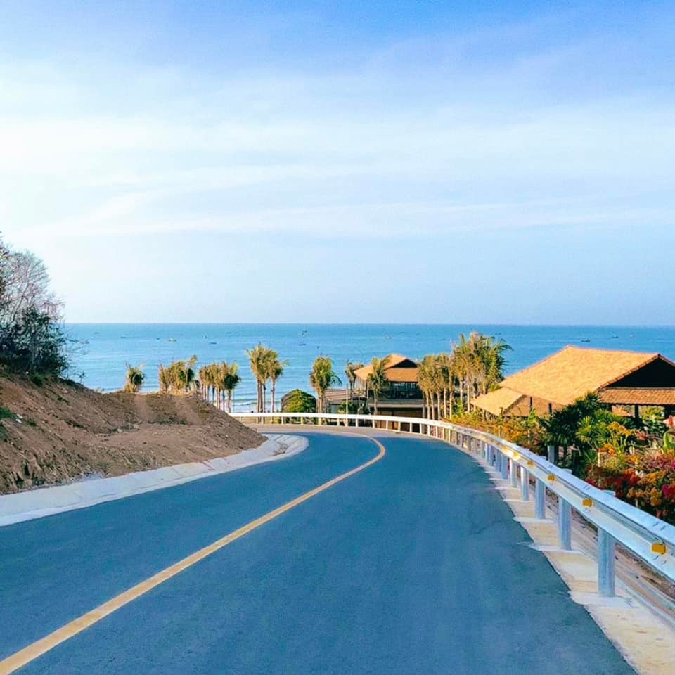 Nơi này được đánh giá là một địa điểm du lịch mới nổi với vẻ đẹp hoang sơ, lãng mạn và thanh bình và được ví như một nơi vô cùng lý tưởng để ngắm hoàng hôn trên biển. (Ảnh: FB My Trần/group Check in Vietnam)