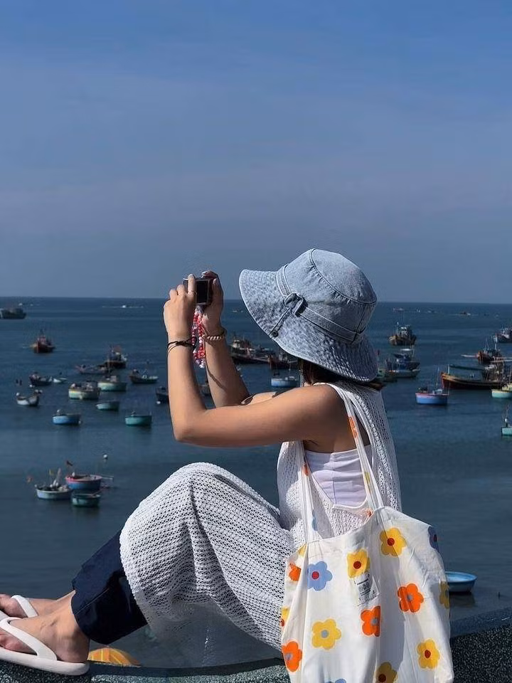 Nhiều bạn trẻ thường đến đây để được trải nghiệm cũng như check-in. (Ảnh: 97kg.v)