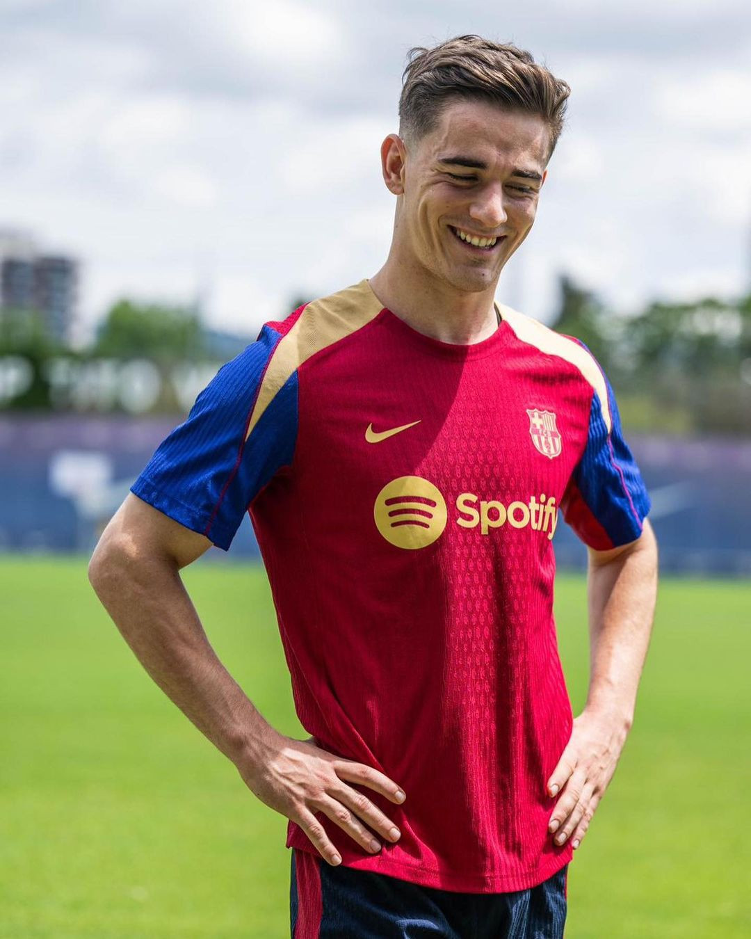 Đến thời điểm hiện tại, tiền vệ trụ này có hơn 100 lần ra sân cho Barcelona và 27 lần khoác áo đội tuyển Tây Ban Nha. (Ảnh: IGNV)