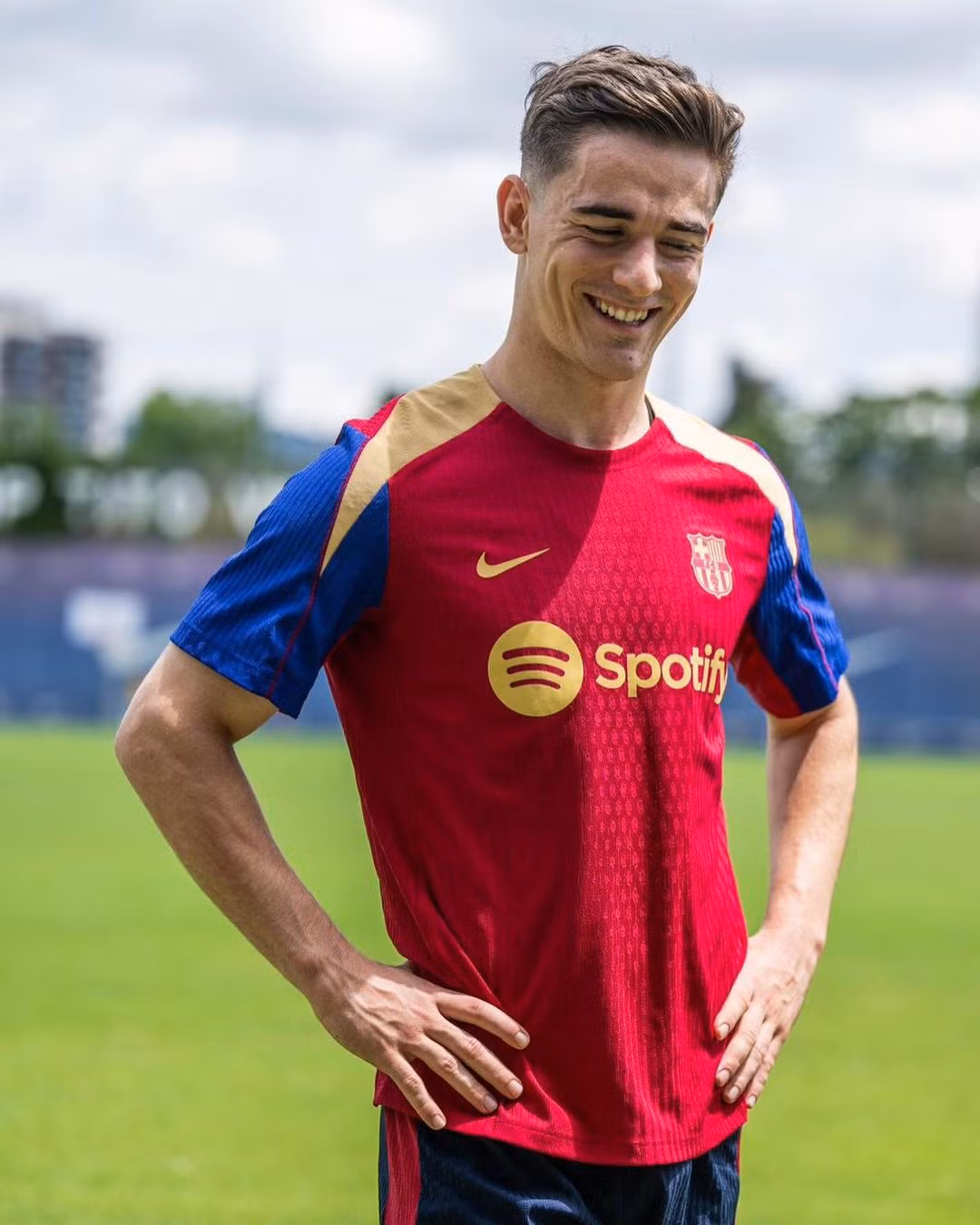 Đến thời điểm hiện tại, tiền vệ trụ này có hơn 100 lần ra sân cho Barcelona và 27 lần khoác áo đội tuyển Tây Ban Nha. (Ảnh: IGNV)