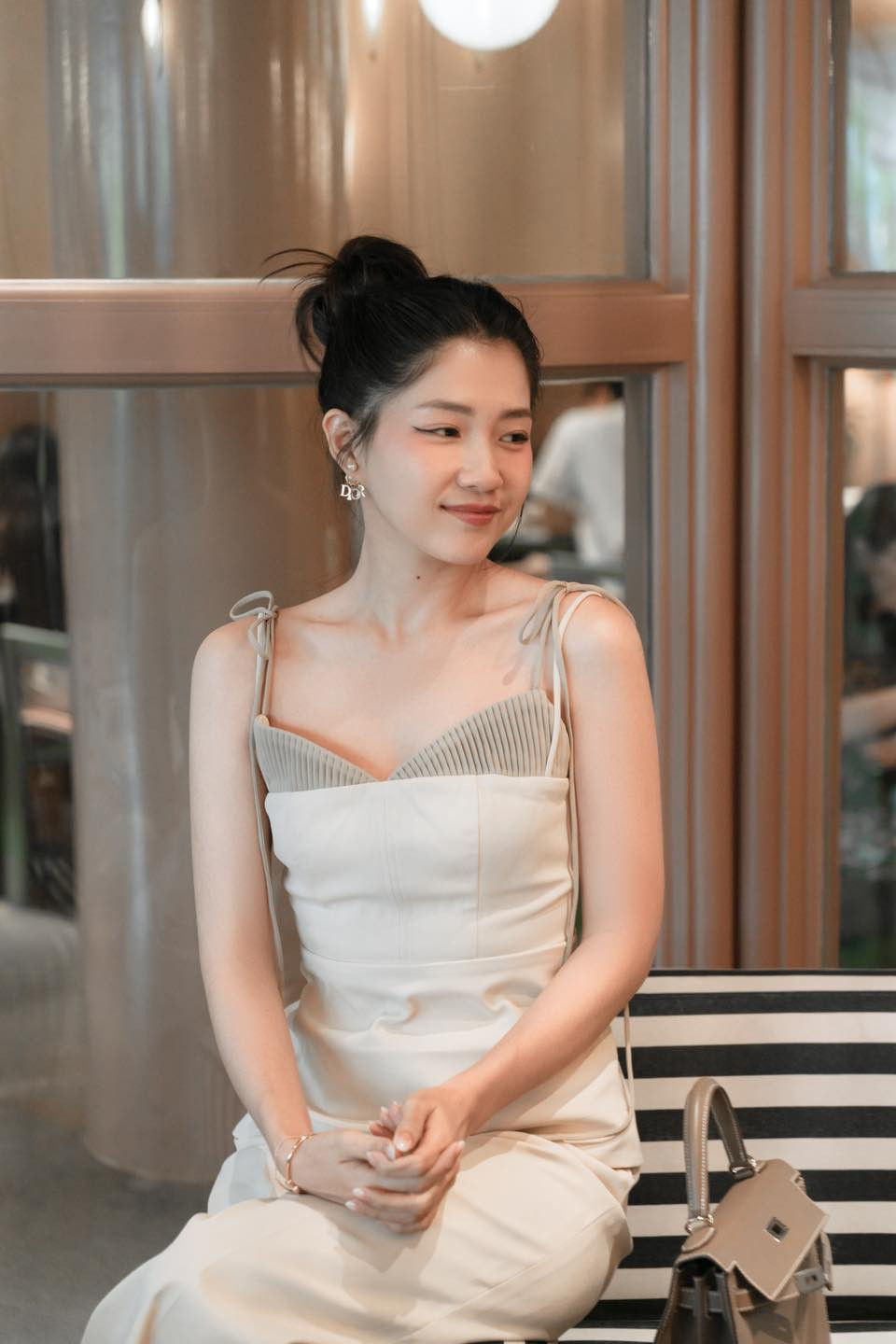 Sau khi được chú ý, Nguyễn Hoàng Kiều Trinh lấn sân làm MC, người mẫu và diễn viên.