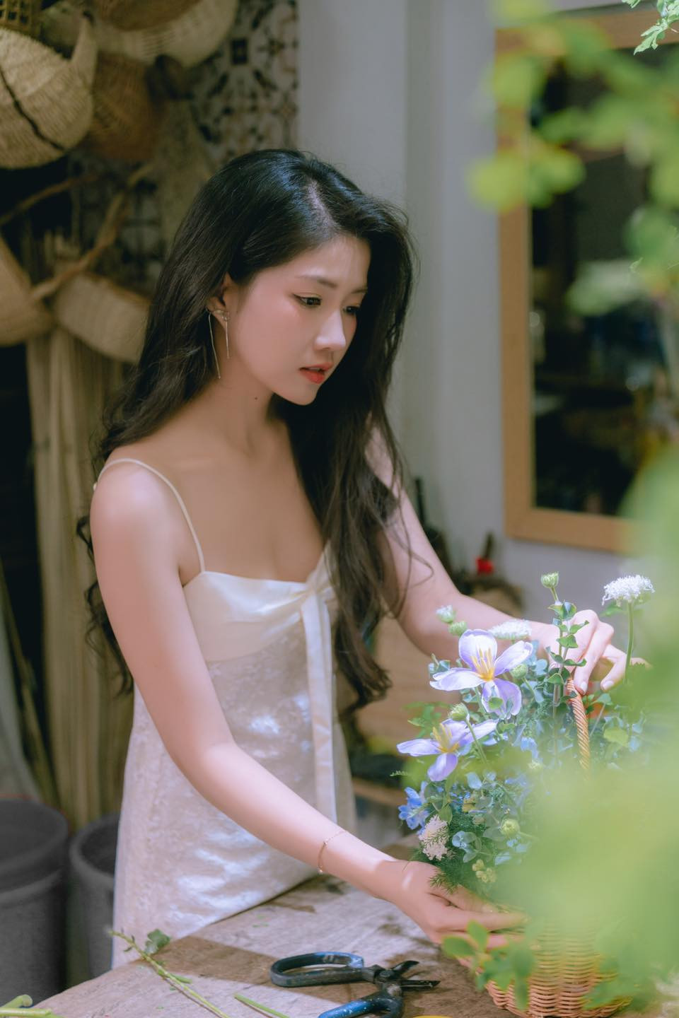 "Hot girl trà sữa" này phô diễn hình thể ở mức gợi cảm chừng mực.