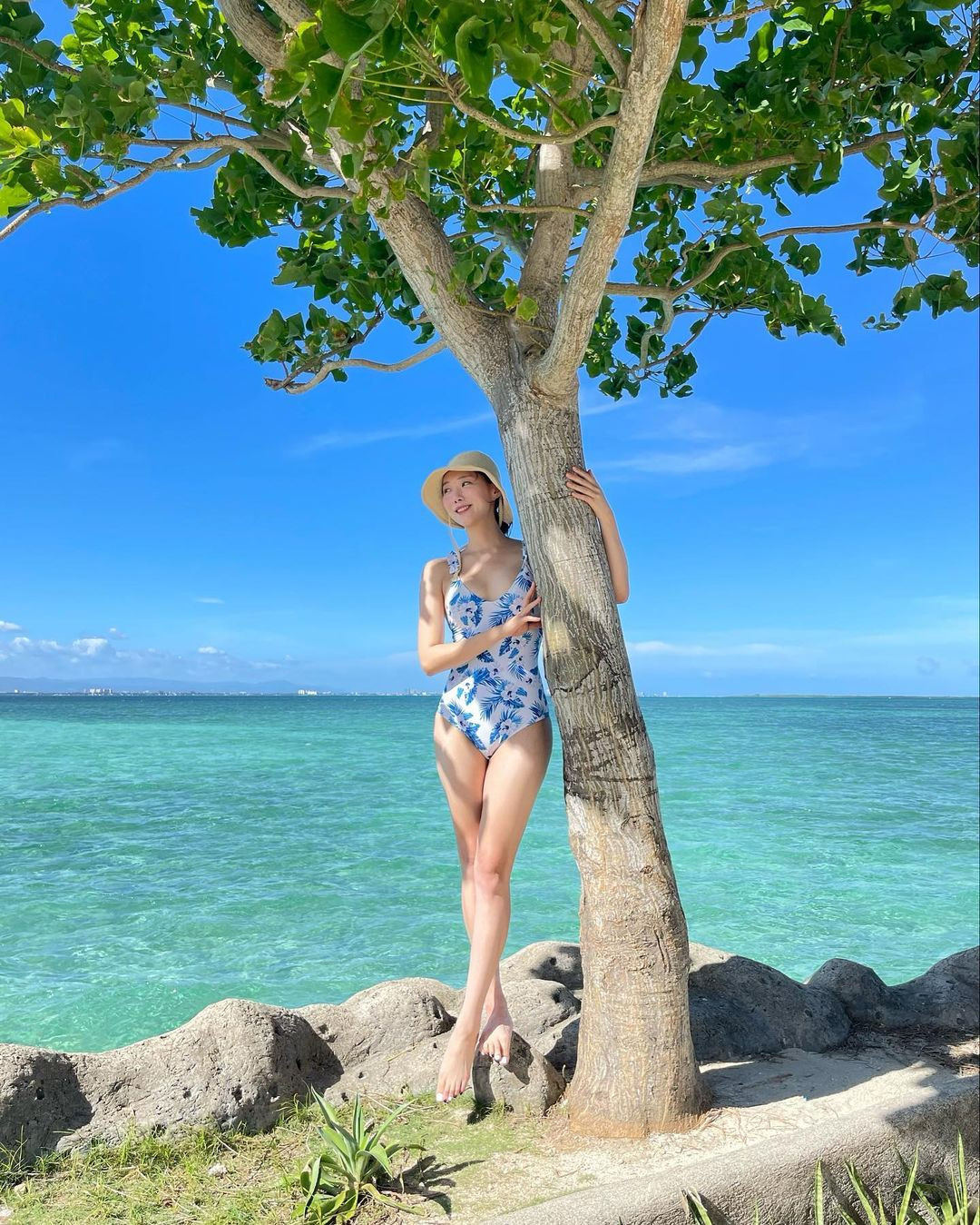 Nhờ sắc vóc "chuẩn không cần chỉnh", cô nàng tự tin diện những trang phục hở bạo như bikini.