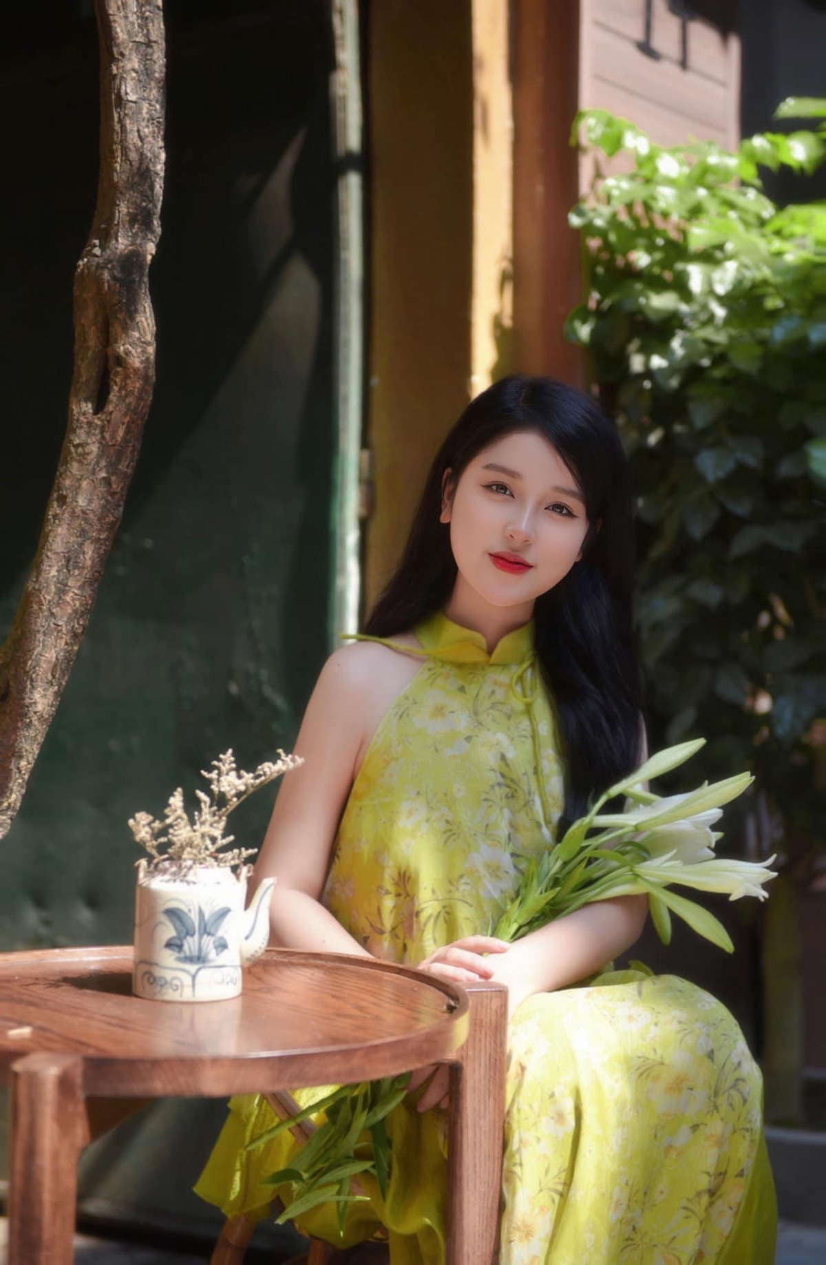 Sau 3 năm nổi tiếng trên MXH, cuộc sống của cô giáo Thanh Nga không có quá nhiều sự thay đổi. Cô vẫn tập trung giảng dạy ở trường cấp 3 và thường xuyên chia sẻ những hình ảnh đi dạy hay clip của học sinh trên trang cá nhân.