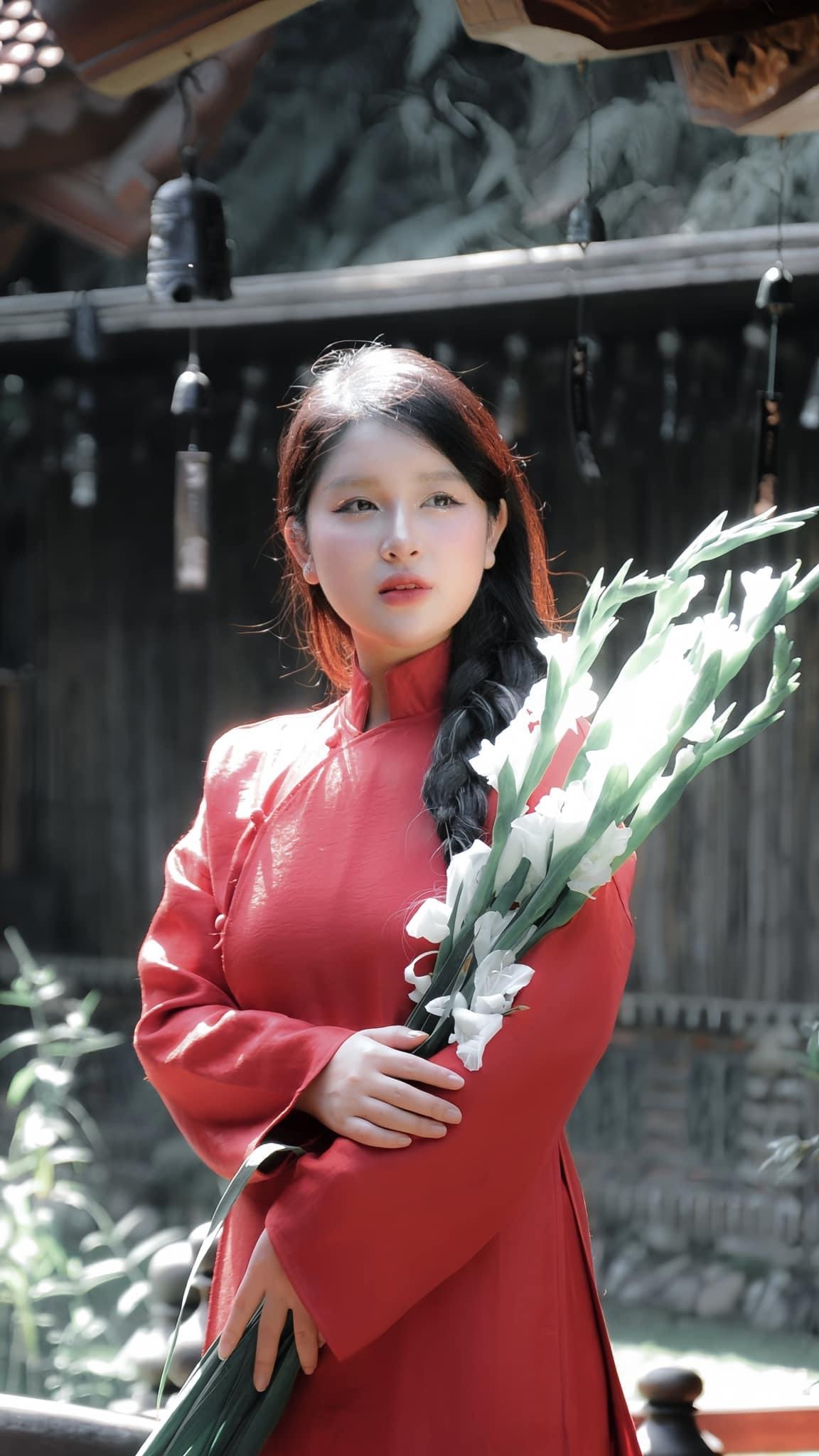 Khi nổi tiếng quá nhanh, Thanh Nga cho biết vẫn luôn tập trung cho việc giảng dạy và khẳng định bản thân biết phân biệt rõ ràng công việc và đời sống cá nhân. Dù thế nào, cô vẫn muốn giữ hình tượng chuẩn mực của giáo viên.