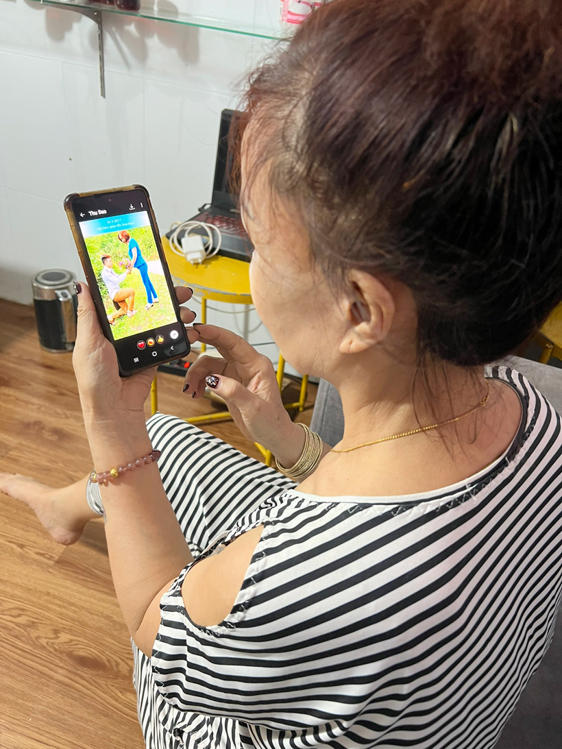 Quyết định này của cô Thu Sao được chồng trẻ hoàn toàn ủng hộ. Anh Cương sẵn sàng theo vợ xuống Hà Nội làm ăn.