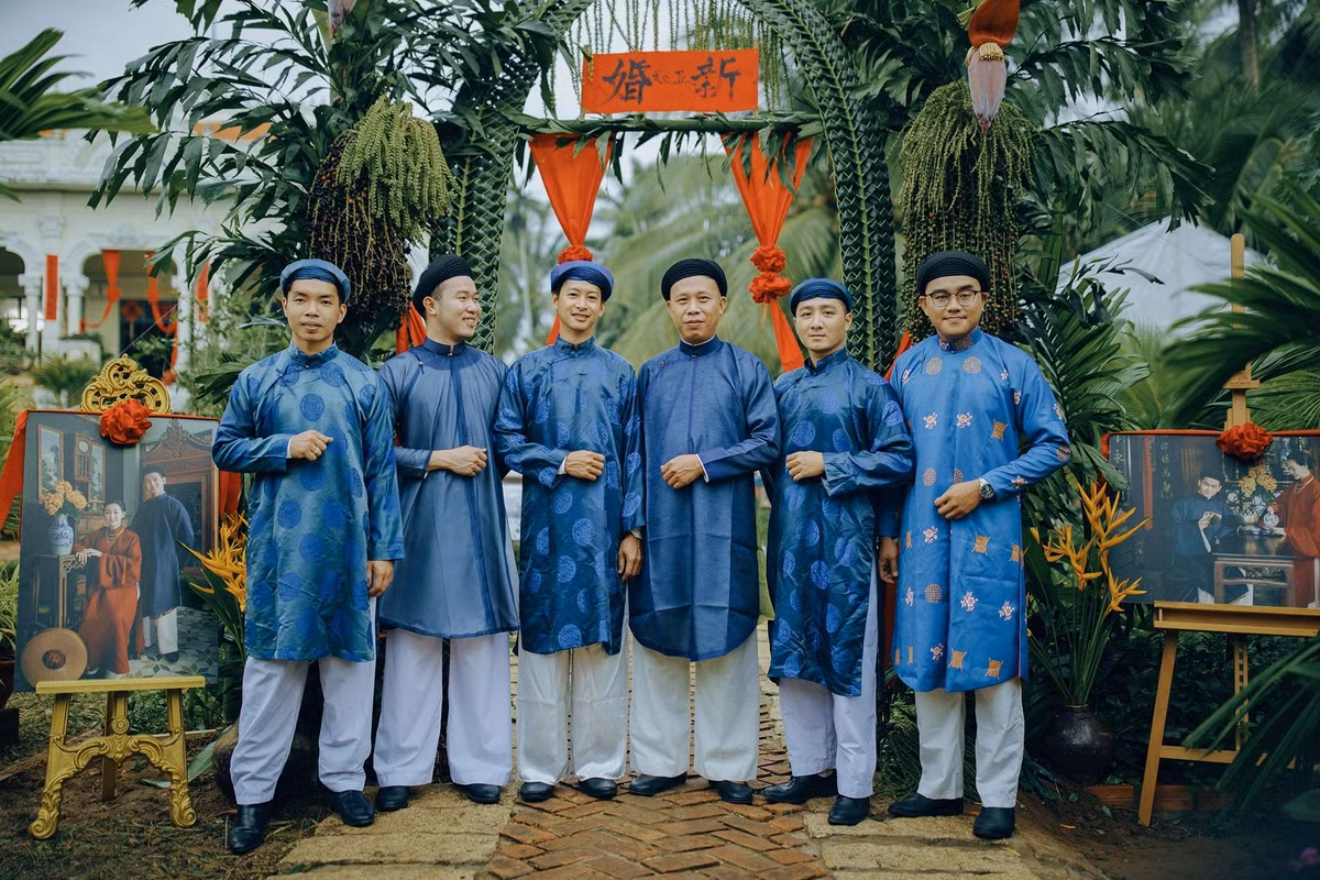 Đám cưới đặc biệt đó là của chú rể Trần Hữu Phú (29 tuổi) và cô dâu Nguyễn Thị Ngọc Trang (22 tuổi) được tổ chức tại huyện Mỏ Cày Nam (tỉnh Bến Tre).