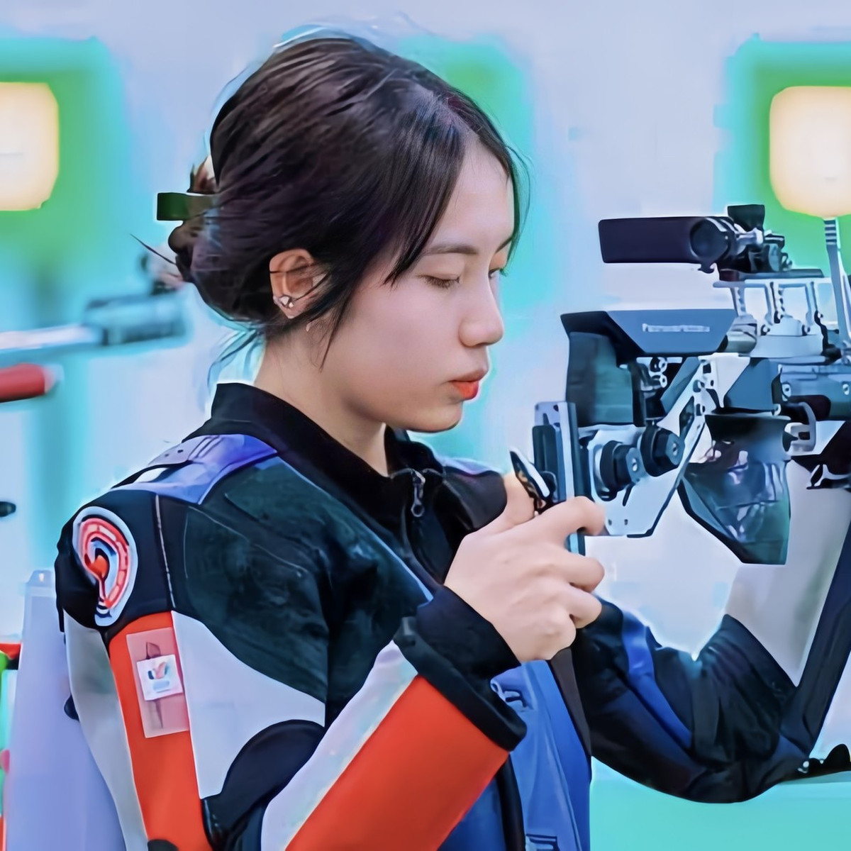 Cùng với Trịnh Thu Vinh, Lê Thị Mộng Tuyền cũng giành suất dự Olympic 2024 nhờ thành tích vào top 4 chung kết nội dung 10 m súng trường hơi nữ giải bắn súng châu Á.