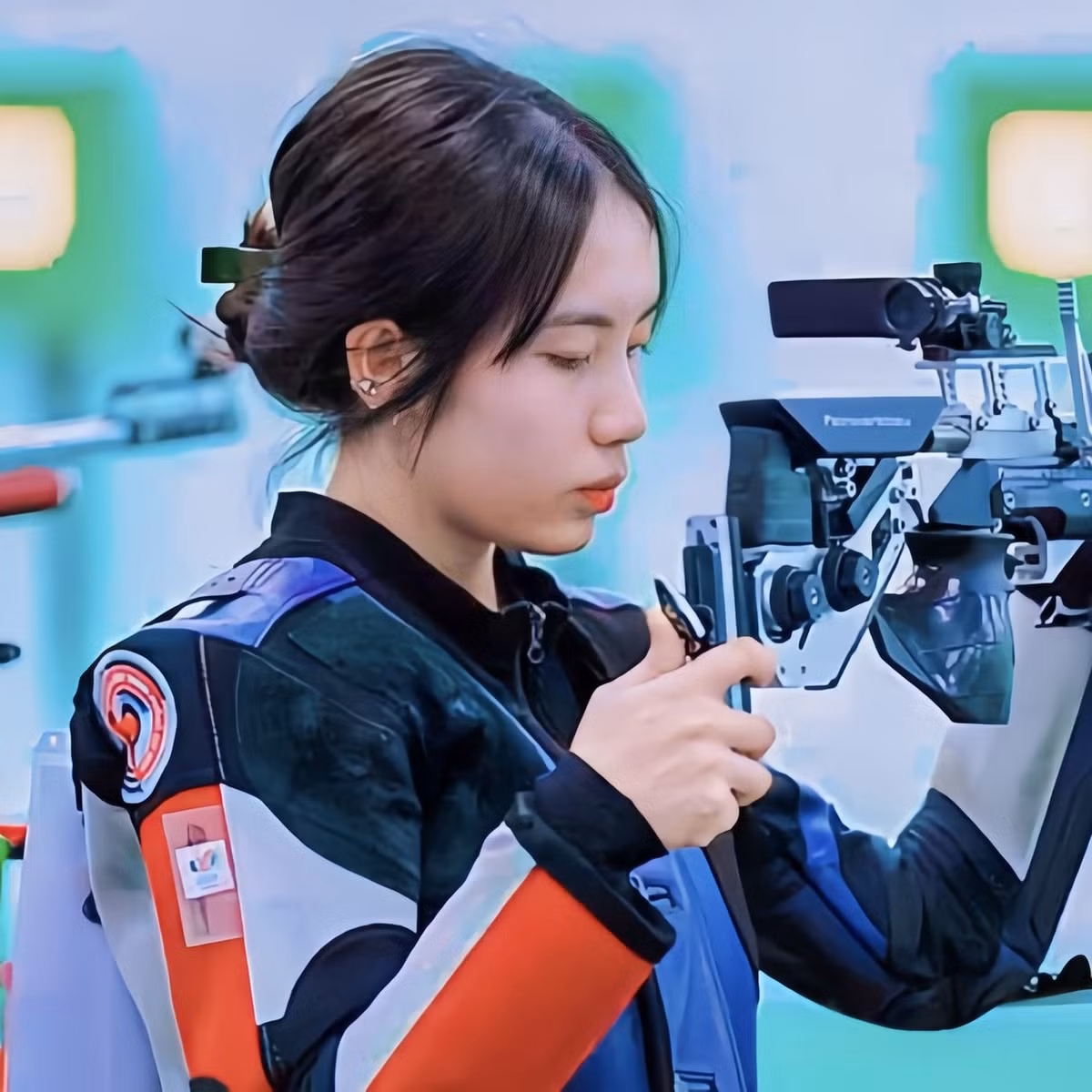 Cùng với Trịnh Thu Vinh, Lê Thị Mộng Tuyền cũng giành suất dự Olympic 2024 nhờ thành tích vào top 4 chung kết nội dung 10 m súng trường hơi nữ giải bắn súng châu Á.