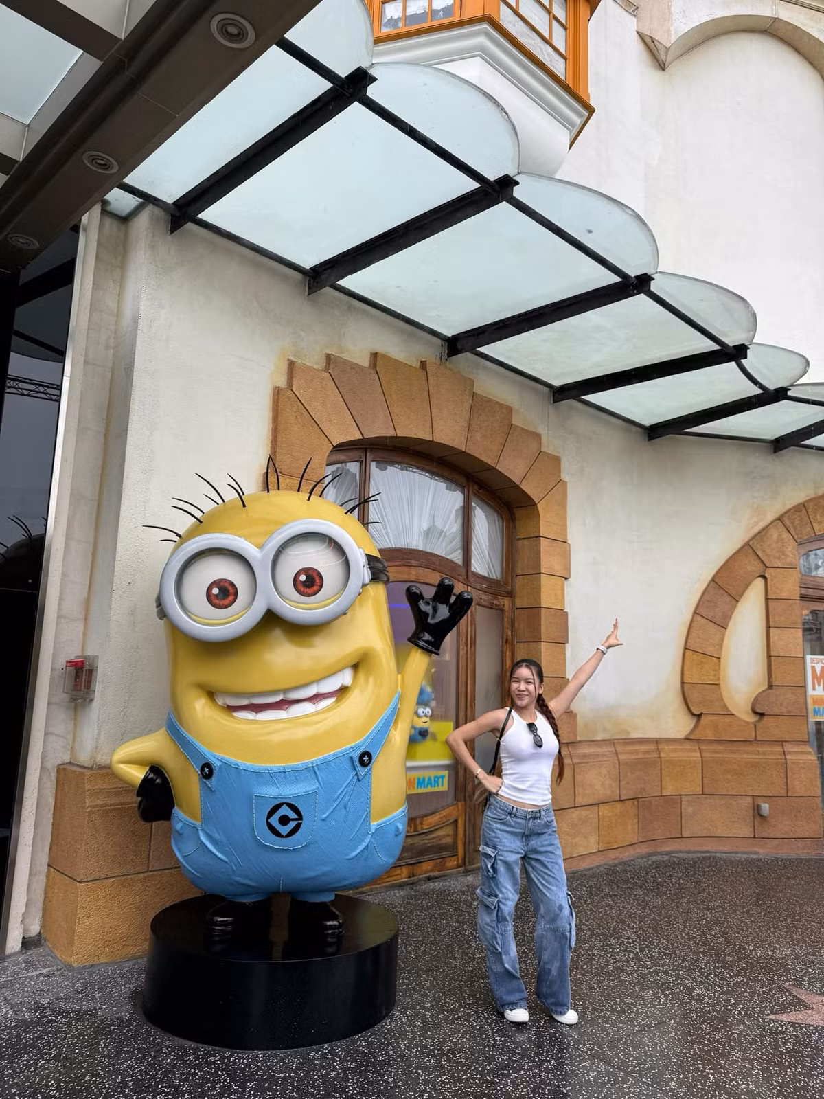 Sau 6 năm hẹn hò kín tiếng, Yến Xuân - Đặng Văn Lâm đã chính thức về chung một nhà. Hôn lễ của cả hai diễn ra kín đáo, không quá rầm rộ tại bãi biển thuộc Nha Trang vào ngày 7/7. Sau khi sự kiện trọng đại này kết thúc, cô dâu lẫn chú rễ mới đăng tải hình ảnh trên trang cá nhân. Ảnh sử dụng trong bài: FBNV 