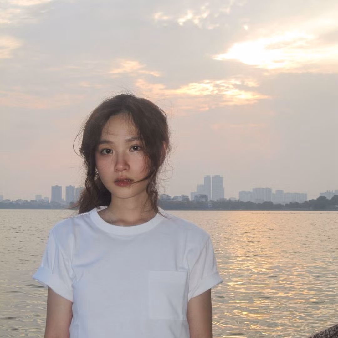 Hồng Nhung đã chụp lại bầu trời với những đám mây mình thấy trên đường đi lượn lờ, và bằng trí tượng tượng của mình, cô nàng đã vẽ lại thành những bức tranh vô cùng ngộ nghĩnh, đáng yêu.