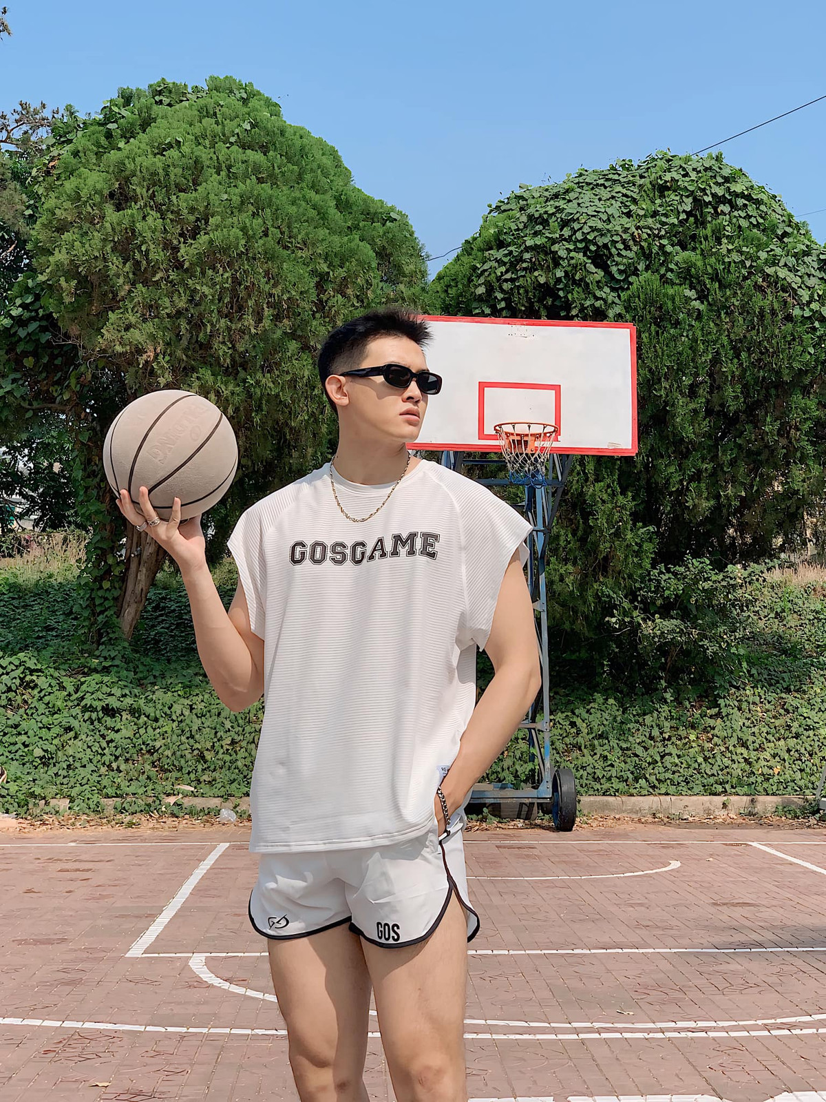 Anh chàng thường chia sẻ hình ảnh cuộc sống lên trang cá nhân.