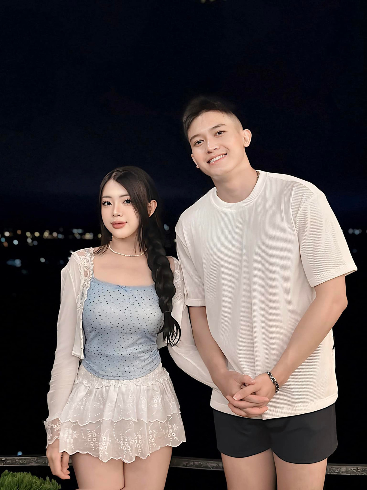 Ta Bi hiện có mối tình đẹp với nàng hot girl Đặng Khánh Ngân.