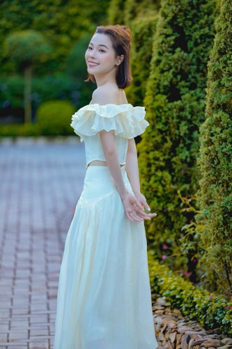 Hot girl cầu lông Việt Nam từng tâm sự: "Có rất nhiều trang mạng cầu lông viết về việc mình phải đi thi đấu 1 mình. Nhưng mọi người không hiểu rằng, để vận động viên được đi thi đấu, có rất nhiều người ở phía sau chấp nhận không đi, để dành tiền cho VĐV đi thi đấu và hỗ trợ hết mức để VĐV có chuyến đi thuận lợi nhất. Kinh phí quốc gia của mình ít, nếu HLV giải nào cũng đi cùng, thì VĐV sẽ không đi được nhiều giải đấu nữa, bởi vì kinh phí chỉ có như vậy".