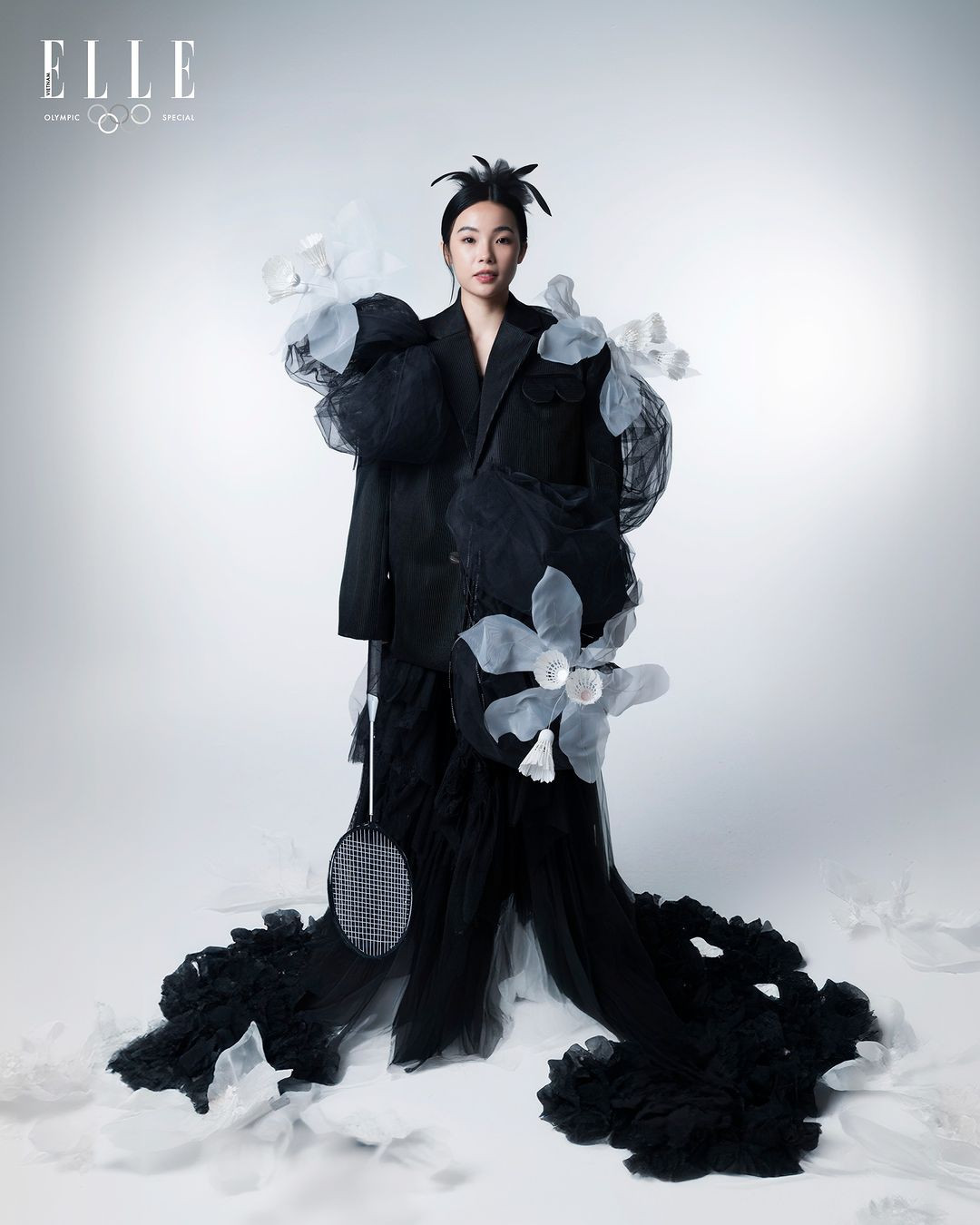 Điểm nhấn của BST này với sự góp mặt của Thùy Linh vẫn liên quan đến cầu lông, môn thể thao đã làm nên tên tuổi của cô nàng.