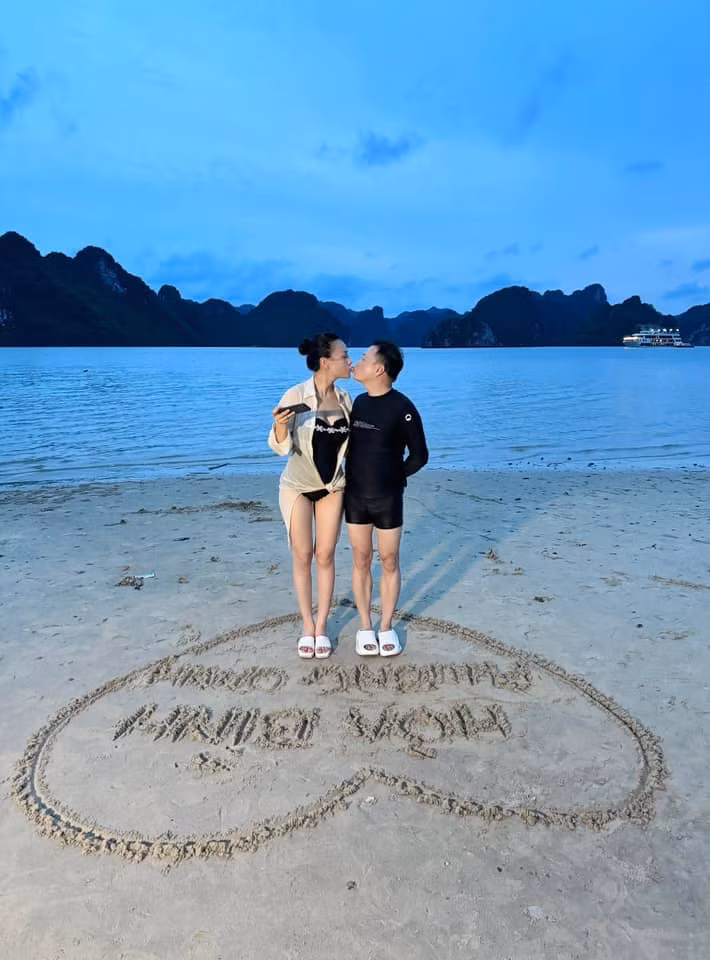 Nữ diễn viên cũng không ngại thả xích những bức hình "thơm thít tít mù hết cả lên" cực tình cảm.