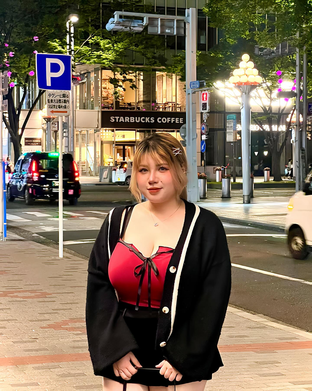 Sau phẫu thuật, Thu Trang quyết định sang Nhật Bản học tập và sống kín tiếng hơn. Tuy nhiên chỉ được một thời gian, cô nàng nhận bão chỉ trích do dùng hình ảnh của mình để bán kiếm tiền trên những nền tảng 18+.