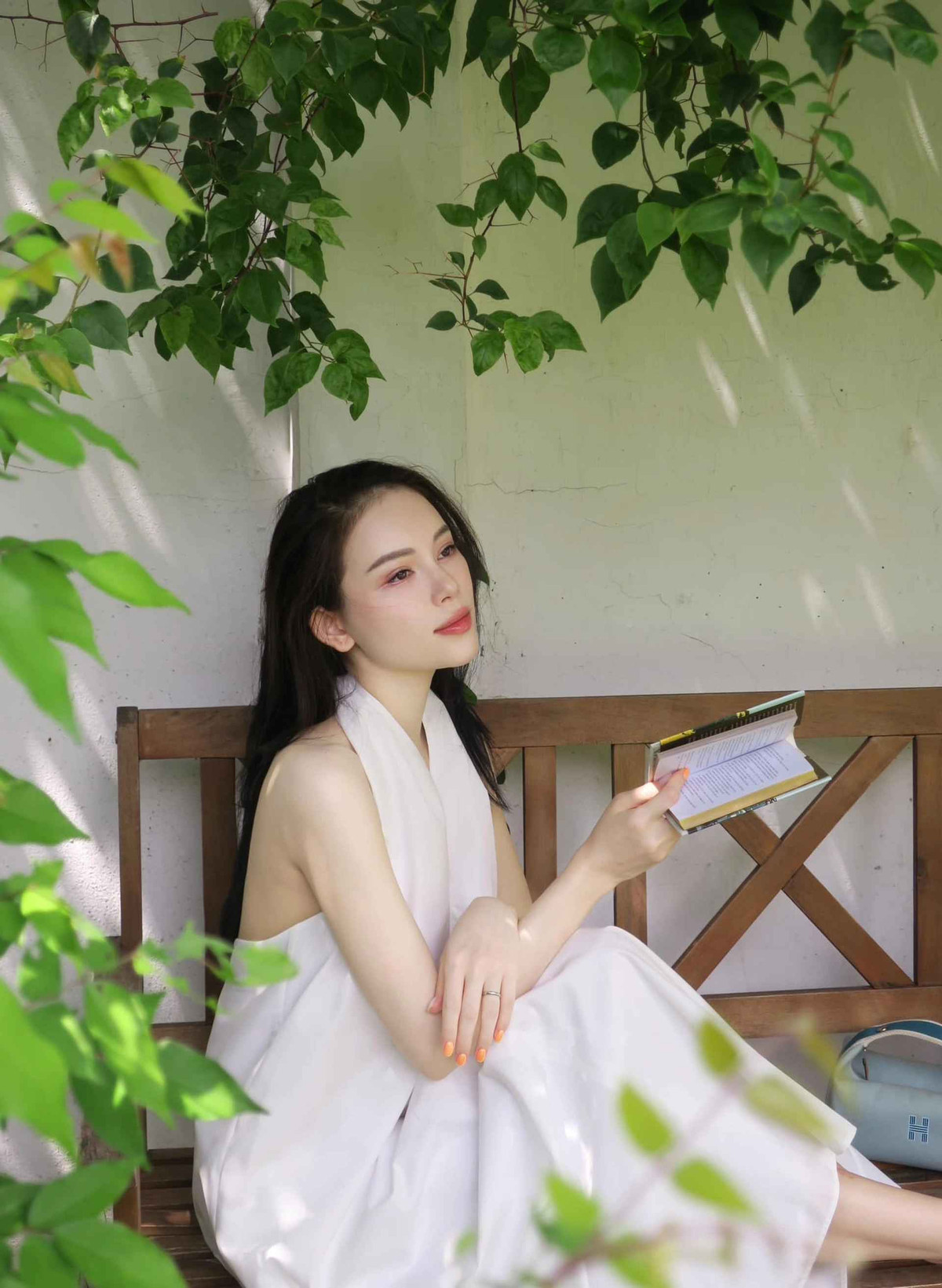 Trở thành con dâu nhà hào môn, Linh Rin tập trung phát triển sự nghiệp, hỗ trợ chồng trong các hoạt động kinh doanh của gia đình. Sau khi chào đón con gái đầu lòng, người đẹp dành nhiều thời gian chăm sóc cho gia đình nhỏ của mình.