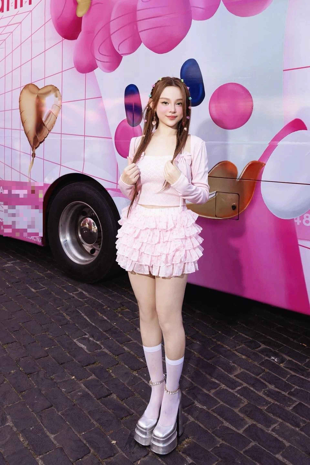 Trải qua 10 năm tạm dừng mọi hoạt động giải trí, Huyền Baby gây chú ý khi xuất hiện trong chương trình Chị đẹp đạp gió rẽ sóng 2023 và liên tục lên xu hướng với những phần trình diễn tự tin, quyến rũ. Sau cuộc thi, cô trở thành mảnh ghép của nhóm nhạc nữ LUNAS cùng Trang Pháp, Ninh Dương Lan Ngọc, Diệp Lâm Anh và Khổng Tú Quỳnh.