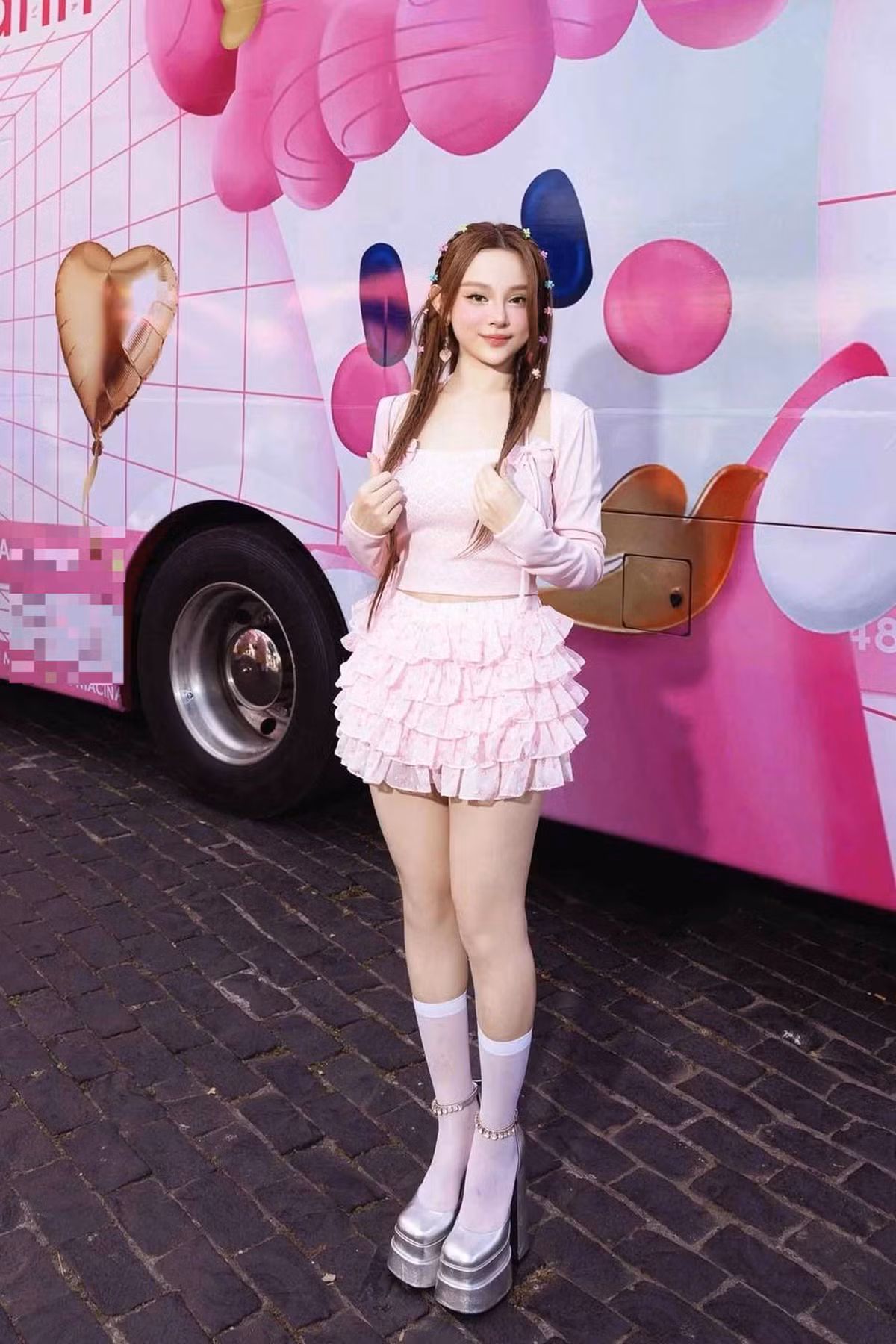 Trải qua 10 năm tạm dừng mọi hoạt động giải trí, Huyền Baby gây chú ý khi xuất hiện trong chương trình Chị đẹp đạp gió rẽ sóng 2023 và liên tục lên xu hướng với những phần trình diễn tự tin, quyến rũ. Sau cuộc thi, cô trở thành mảnh ghép của nhóm nhạc nữ LUNAS cùng Trang Pháp, Ninh Dương Lan Ngọc, Diệp Lâm Anh và Khổng Tú Quỳnh.