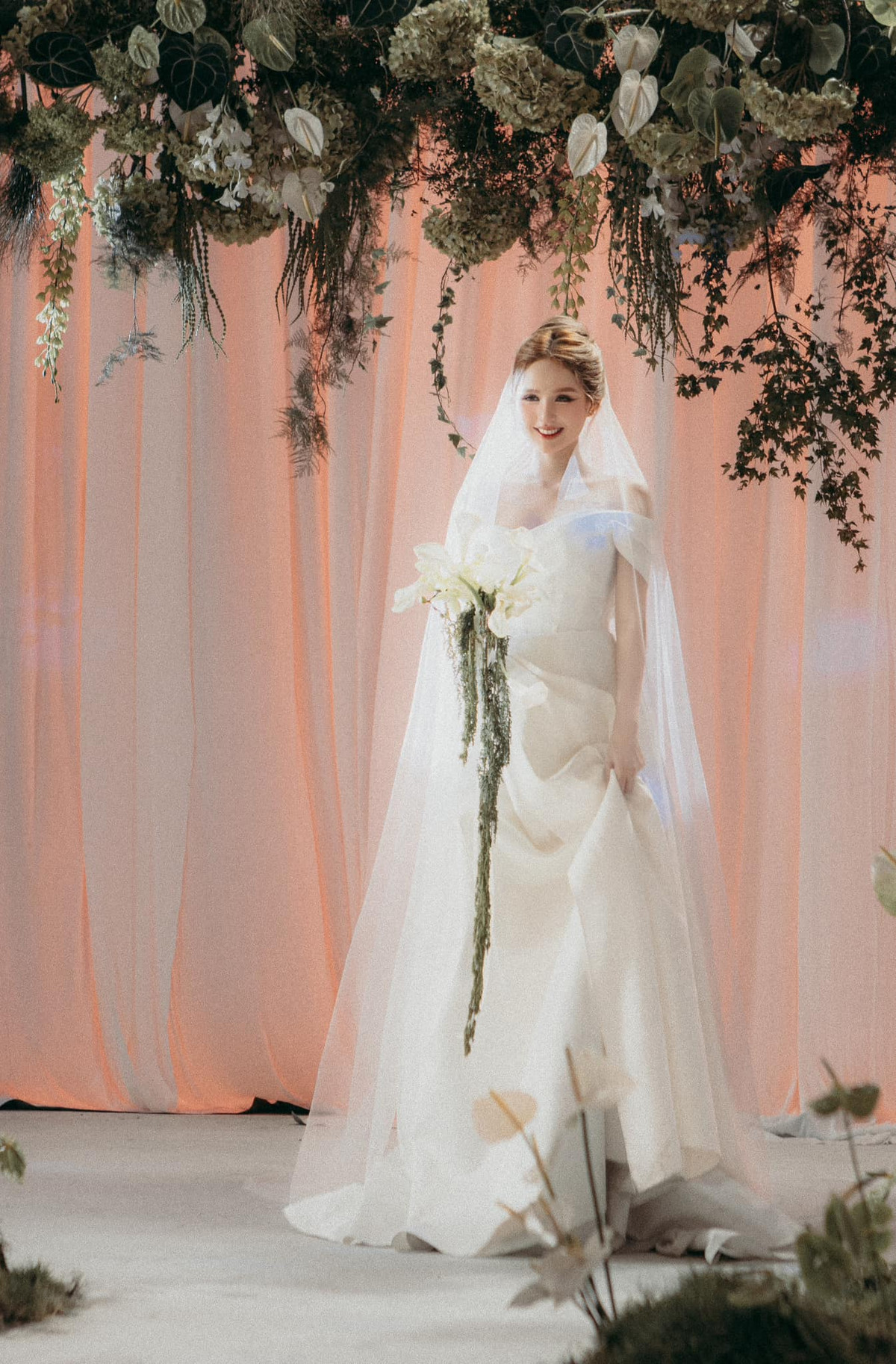 Nếu soi kỹ các bức ảnh thuở nữ sinh của Xoài Non đều sẽ dễ dàng nhận thấy, cô nàng từ nhỏ đã sở hữu đôi mắt sáng, mũi cao và làn da trắng mịn không tì vết.