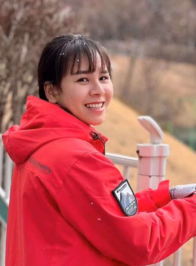 Ngay lập tức những thông tin về Trịnh Thu Vinh nhanh chóng được cư dân mạng quan tâm, đẩy từ khóa “Trịnh Thu Vinh” lọt tìm kiếm phổ biến.