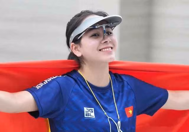Mới đây, người yêu thể thao nói riêng và cư dân mạng nói chung không khỏi tự hào trước kết quả của tuyển bắn súng Việt Nam tại Olympic Paris 2024. Cô nàng mang đến ấn tượng đó là Trịnh Thu Vinh khi trở thành nữ xạ thủ Việt Nam đầu tiên lọt vào chung kết một nội dung bắn súng Olympic. Ảnh sử dụng trong bài: FBNV