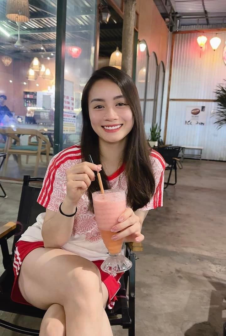 Hoàng Thị Loan cũng chăm chỉ skincare hằng ngày để làn da được trắng mịn, hạn chế lão hóa.