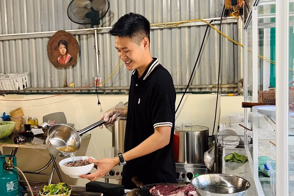 Cũng theo anh Bảo, trước đây anh cùng bố mẹ làm nghề buôn bán ve chai ở thành phố Vinh, tỉnh Nghệ An. Đầu năm 2023, anh xin bố mẹ về quê Thanh Hóa lập nghiệp.