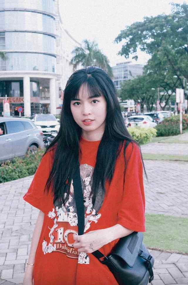 Dòng chia sẻ này của nữ diễn viên "Mắt biếc" được dân mạng quan tâm. Nhiều ý kiến đánh giá cao việc nữ diễn viên dám nhìn nhận sai lầm của mình và cho rằng đây là bài học lớn cho cô trong cuộc sống.