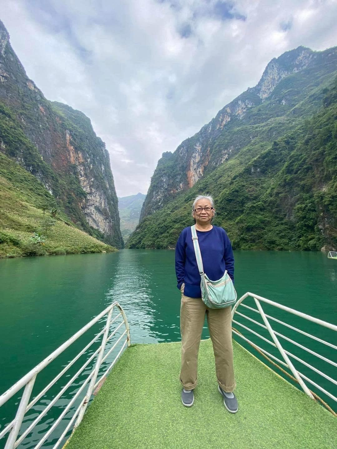 Được biết, 2 bà cụ đã chơi với nhau được mấy chục năm. Sự đồng điệu về hoàn cảnh sống, tính cách đã khiến đôi bạn già thân thiết, gắn bó. Sau này, có những lúc vì bận bịu chăm sóc con cháu, vài năm 2 bà mới gặp gỡ nhưng vẫn luôn đồng cảm, quý mến nhau, như tri âm tri kỷ.