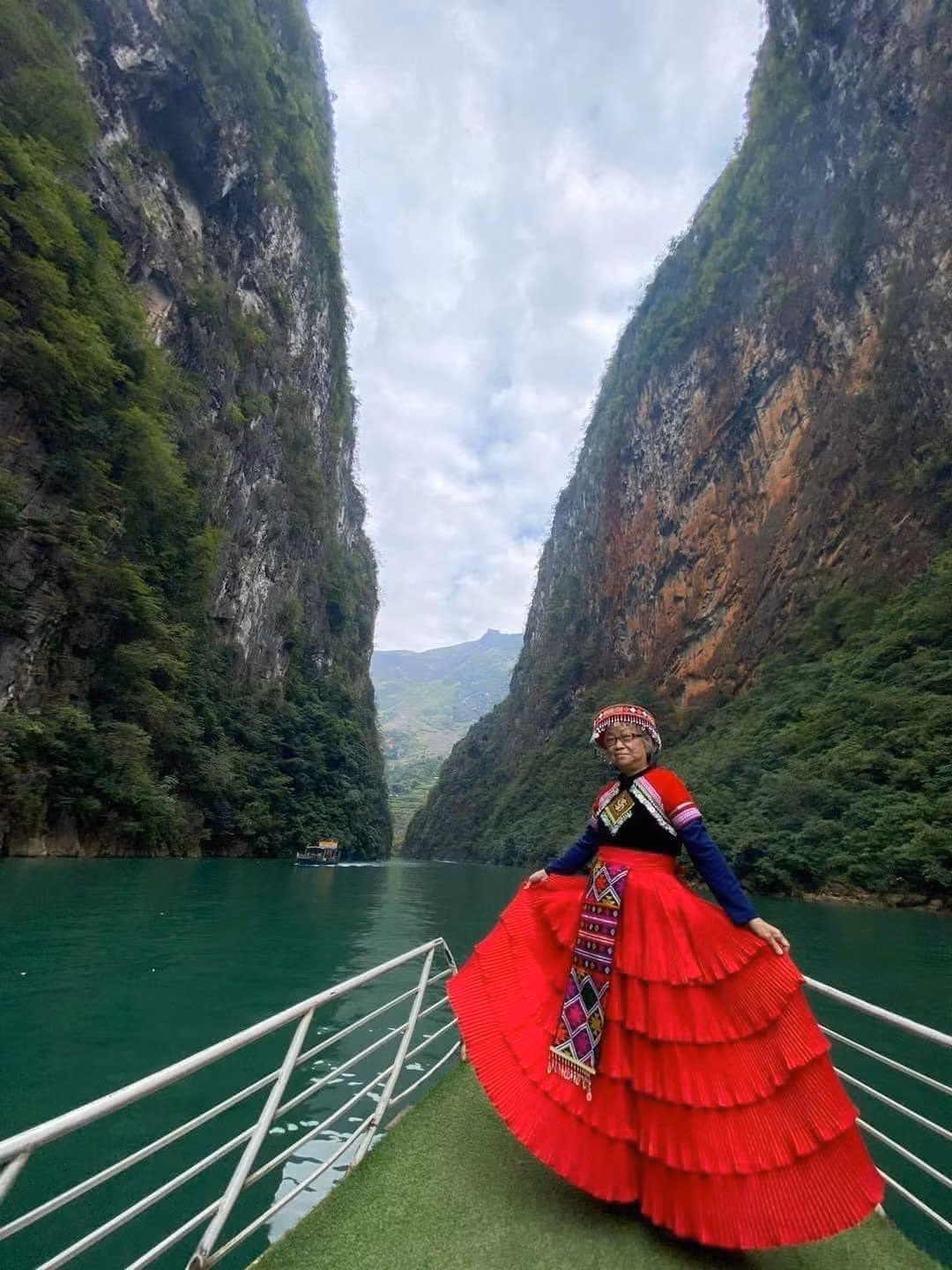 Đôi bạn già đều có cùng đam mê du lịch, khám phá. Bà Lý thường xuyên có những chuyến đi ngắn ngày tham quan các tỉnh thành trên cả nước.