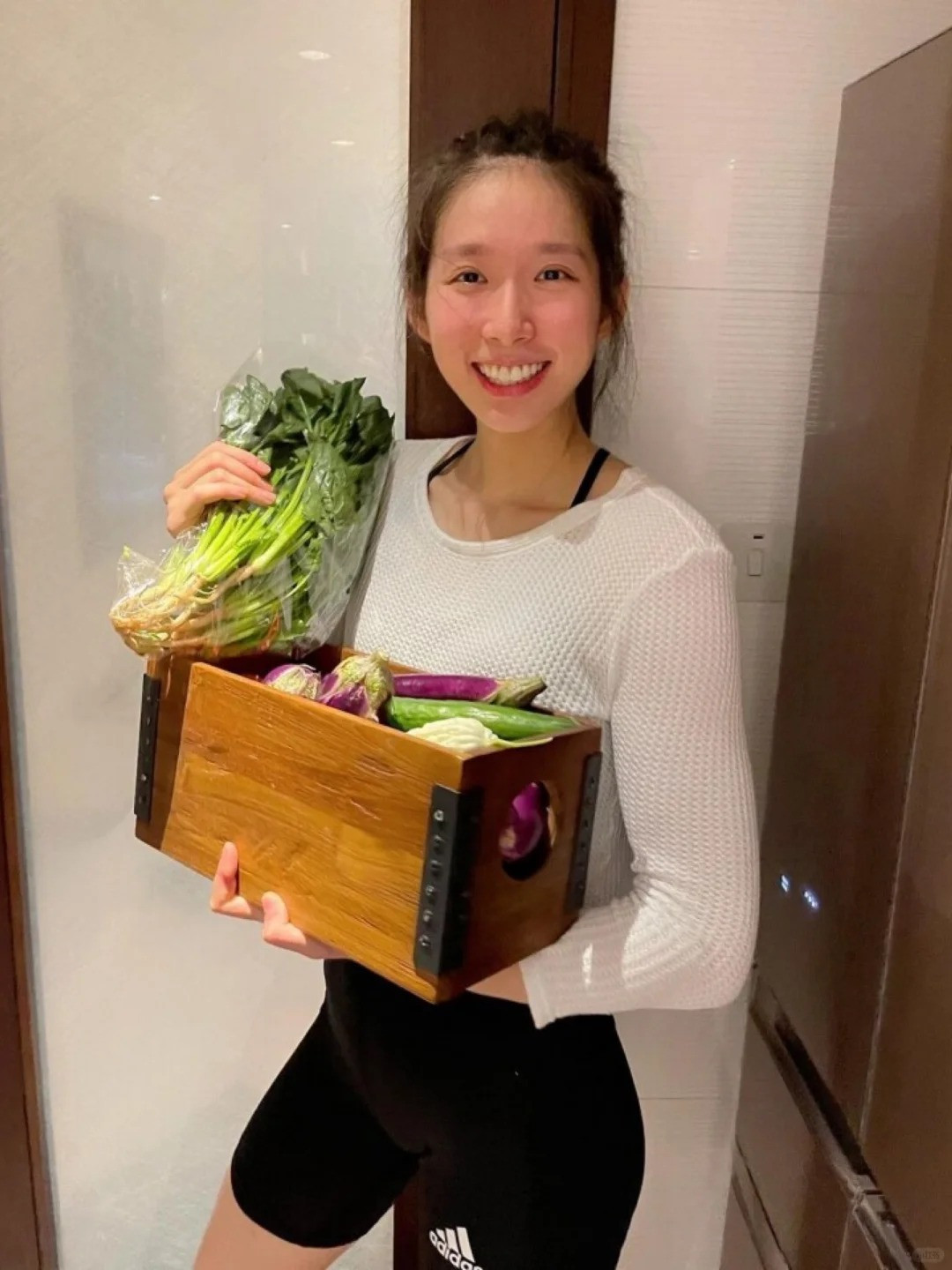 Đã có thời điểm tưởng như kiếm sĩ sinh năm 1994 đã chắc chắn cầm trong tay tấm... HCB khi dưới sự ủng hộ của các khán giả nhà, Auriane Mallo chơi cực kì thăng hoa, nhưng điều không tưởng đã xảy ra, Vivian Kong bừng tỉnh để lấy lại được sự chủ động, giành chiến thắng chung cuộc với tỉ số 13-12, giành tấm HCV vô cùng quý giá.