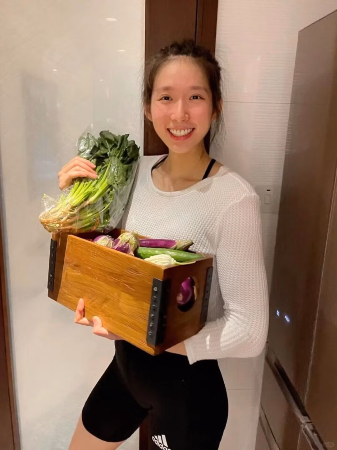 Đã có thời điểm tưởng như kiếm sĩ sinh năm 1994 đã chắc chắn cầm trong tay tấm... HCB khi dưới sự ủng hộ của các khán giả nhà, Auriane Mallo chơi cực kì thăng hoa, nhưng điều không tưởng đã xảy ra, Vivian Kong bừng tỉnh để lấy lại được sự chủ động, giành chiến thắng chung cuộc với tỉ số 13-12, giành tấm HCV vô cùng quý giá.