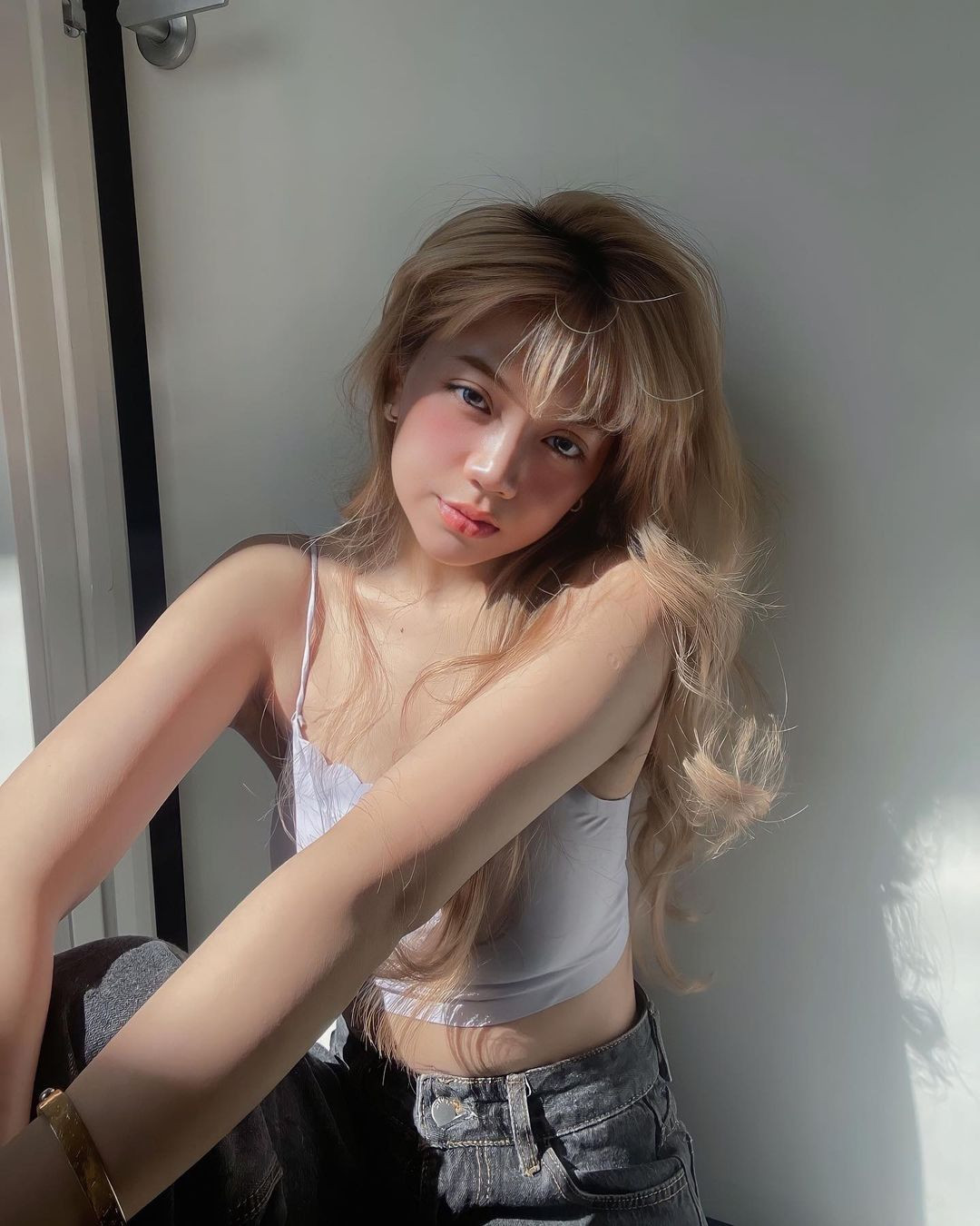 “Hot girl Lam Dong” Bao Han Helia gay bao voi hashtag “#DungiuRapper”