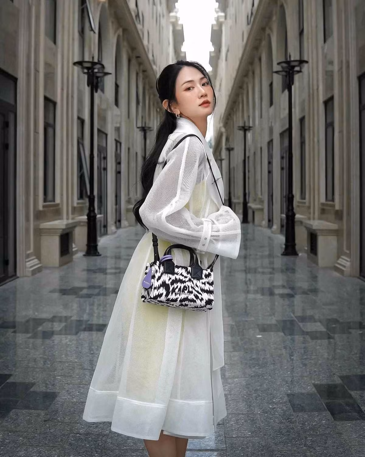 Lê Bống cho biết nhờ những góp ý của cộng đồng mạng mà cô đã quyết tâm thay đổi mình.