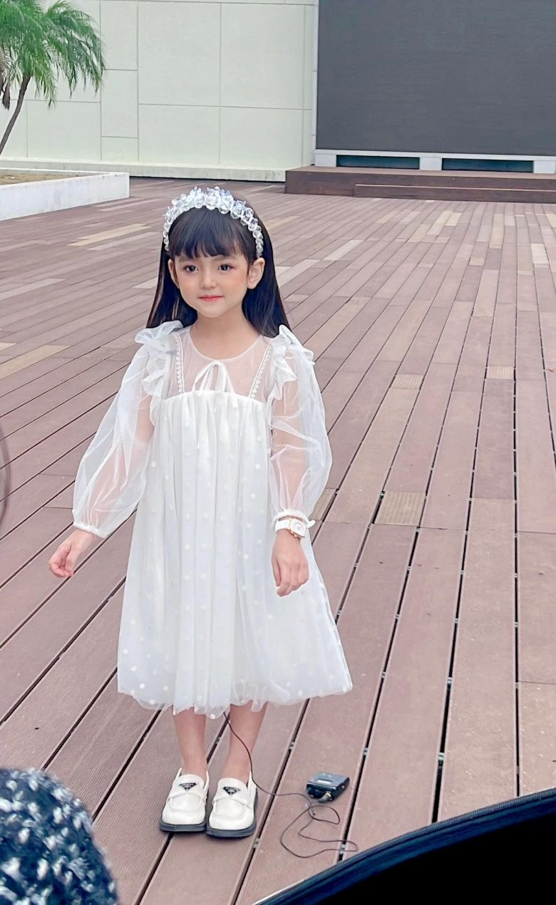 Gương mặt của Cherry An Nhiên được "điêu khắc" từ trong bụng mẹ và ngày càng "trổ nét", toả sáng trên sâu khấu.