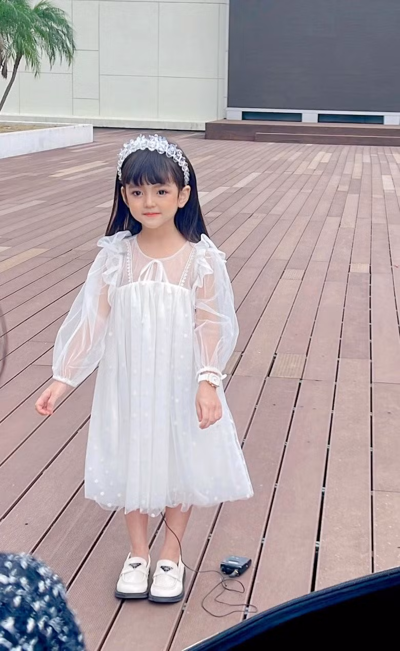 Gương mặt của Cherry An Nhiên được "điêu khắc" từ trong bụng mẹ và ngày càng "trổ nét", toả sáng trên sâu khấu.