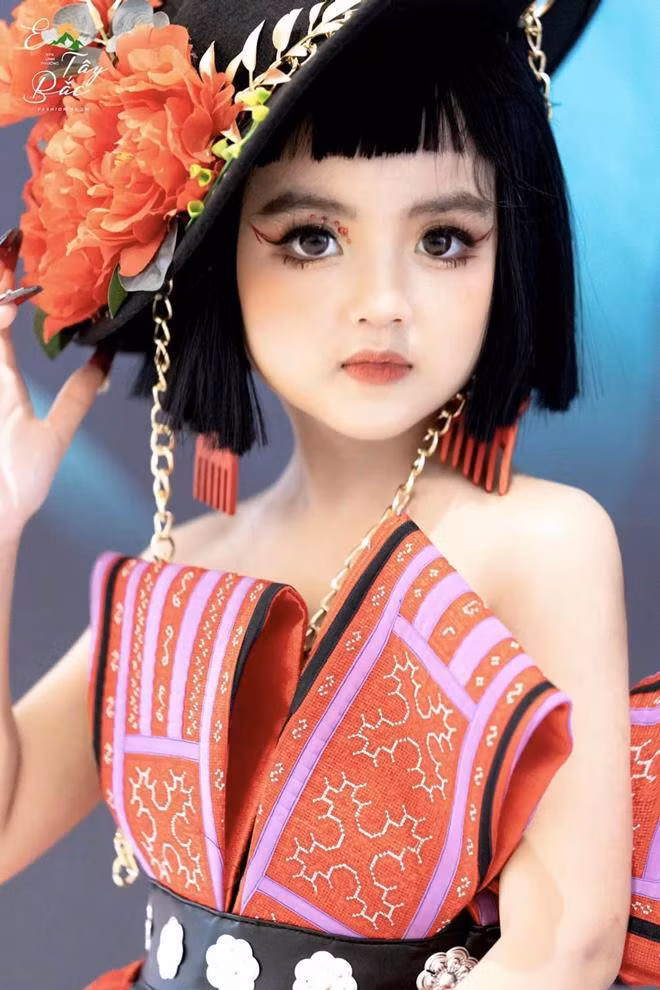 Nhờ có sự chăm sóc của mẹ, Cherry An Nhiên dù nổi tiếng sớm vẫn giữ được dáng vẻ hồn nhiên, được là chính mình và ngày càng nhận được nhiều yêu mến.