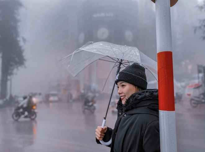 Thùy Linh sở hữu nụ cười sáng.