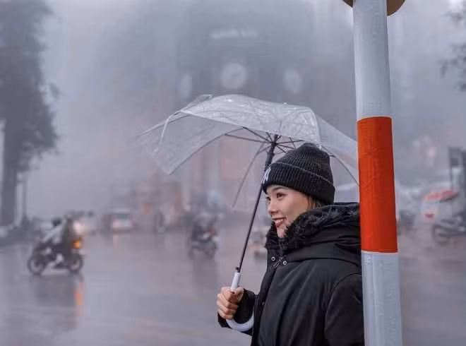 Thùy Linh sở hữu nụ cười sáng.