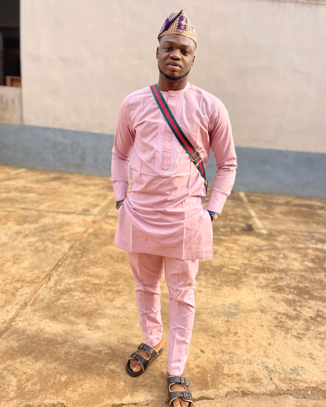 Nhiều người đã bày tỏ cảm xúc khi thanh niên này xác lập kỉ lục về thời gian chơi game: "Dã man khủng khiếp, ngồi vậy chắc đau lưng lắm", "75 tiếng, tức là hơn 3 ngày chơi game liên tục á, quá kinh khủng". (Ảnh: IGNV)