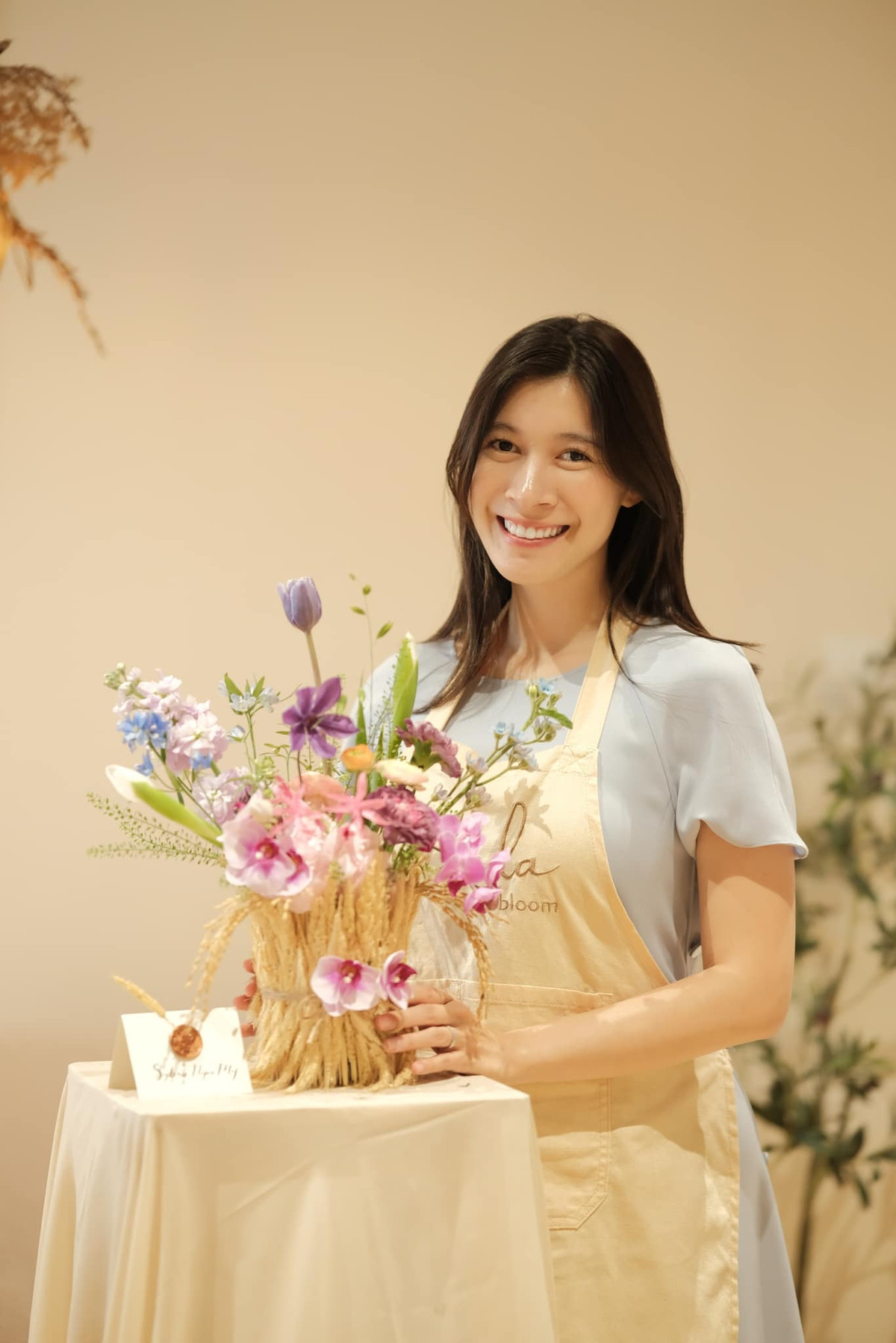 Dù sinh ra ngậm thìa vàng nhưng ái nữ tập đoàn Alphanam đã chứng tỏ bản thân bằng nhiều thành tích cá nhân cũng như khả năng điều hành, tiếp quản doanh nghiệp gia đình sau thời gian dài.