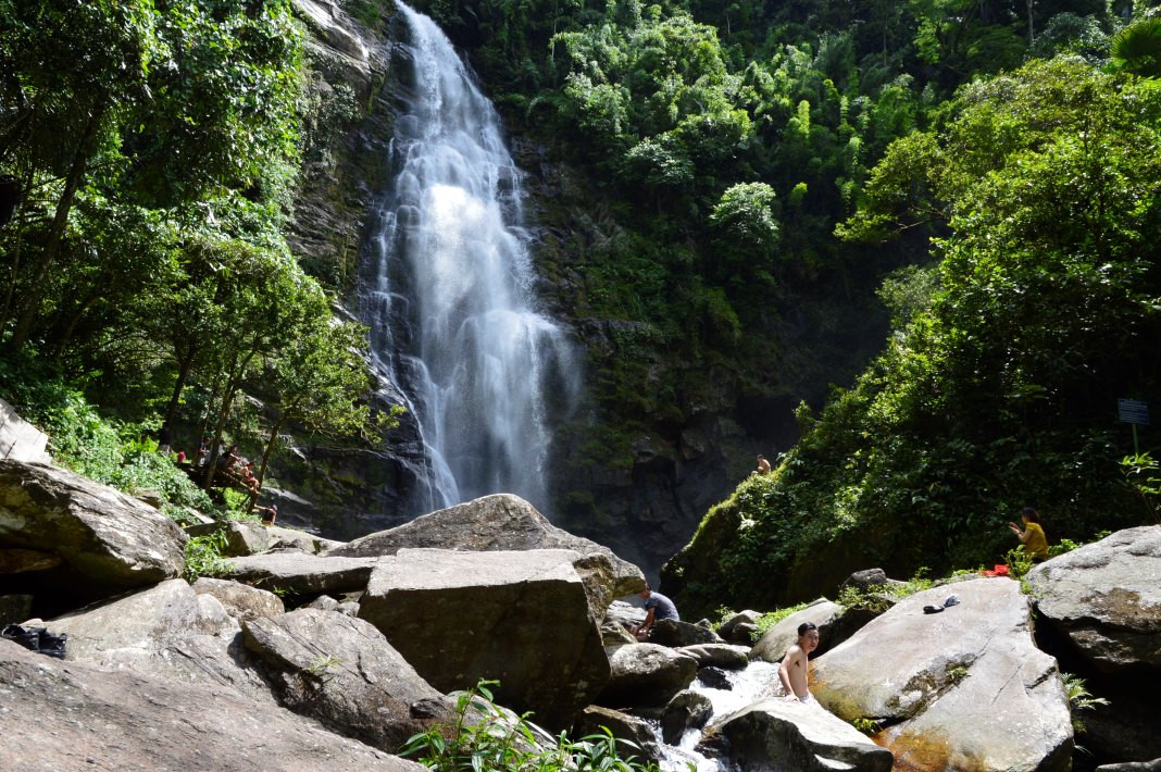 Thác Khe Kèm là nơi bơi lội, thư giãn được nhiều du khách lựa chọn. Ảnh: Hải Dương