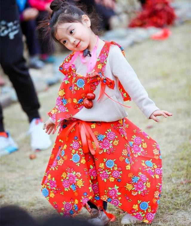 Sau khi gây ấn tượng ở chương trình và giành được giải thưởng "Em bé dễ thương của năm" tại Lễ hội Youku 2016, cô bé Thôi Nhã Hàm khi đó mới 4 tuổi chính thức bước chân vào làng giải trí.