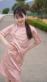 Bên cạnh đó, Thôi Nhã Hàm vẫn thỉnh thoảng tham gia đóng phim, hoạt động thương mại hay làm mẫu ảnh. Cô bé còn học thêm nhiều kĩ năng mới như nhảy múa, nấu ăn, võ thuật...