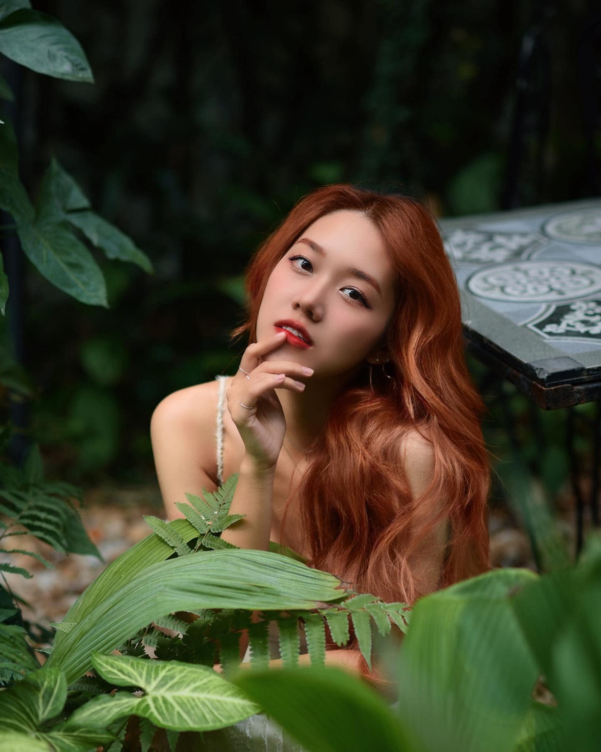 "Những lúc bí ý tưởng, em thường xem lại các video của bản thân, đọc lại các bình luận để biết người xem đang quan tâm đến chủ đề gì. Bên cạnh đó, em cũng thường đọc báo, đọc thông tin trên mạng để nắm bắt được những vấn đề nóng, từ đó lên ý tưởng cho video của bản thân", nữ TikToker 9x chia sẻ.