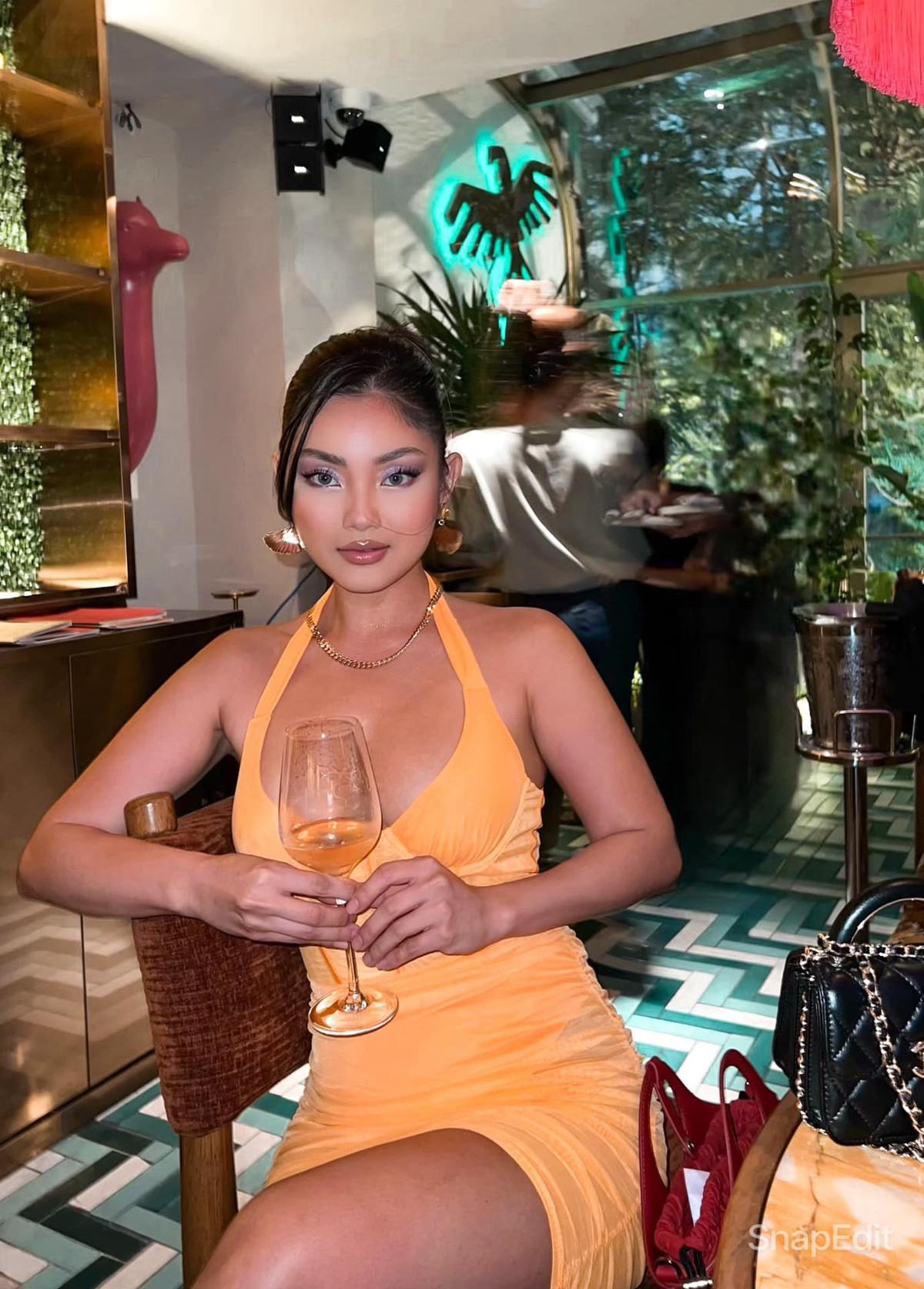 Dù không hoạt động trong showbiz nhưng tài khoản Facebook cá nhân của cô nàng sinh năm 1992 này vẫn có tới gần 100.000 lượt theo dõi.