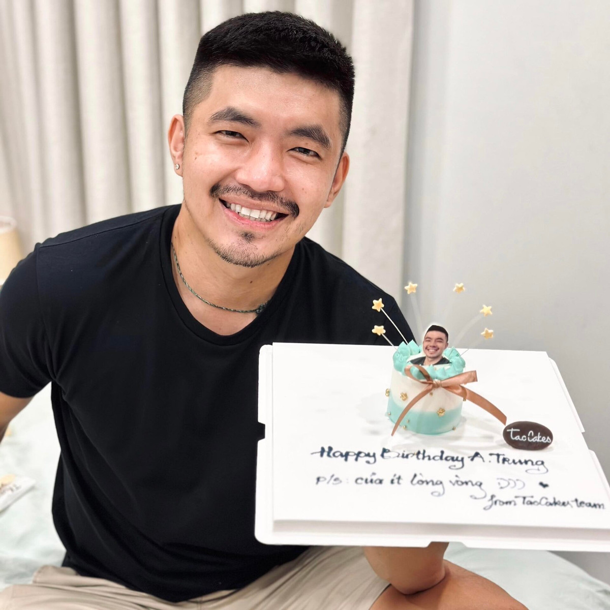 Chân dung chàng trai tạo nên những chiếc bánh kem mô phỏng món ăn.